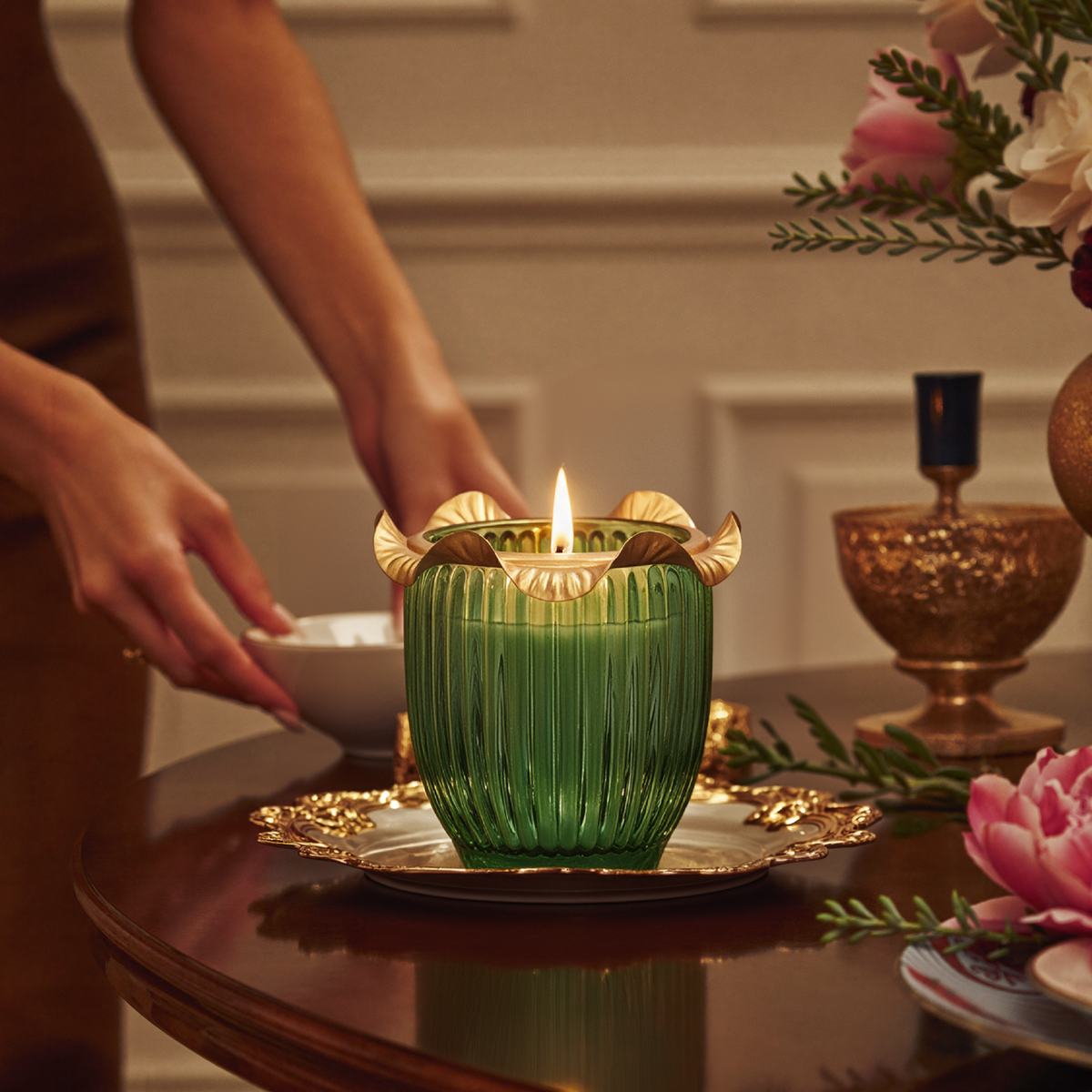 Festive Scented Candle - Intense Wood
